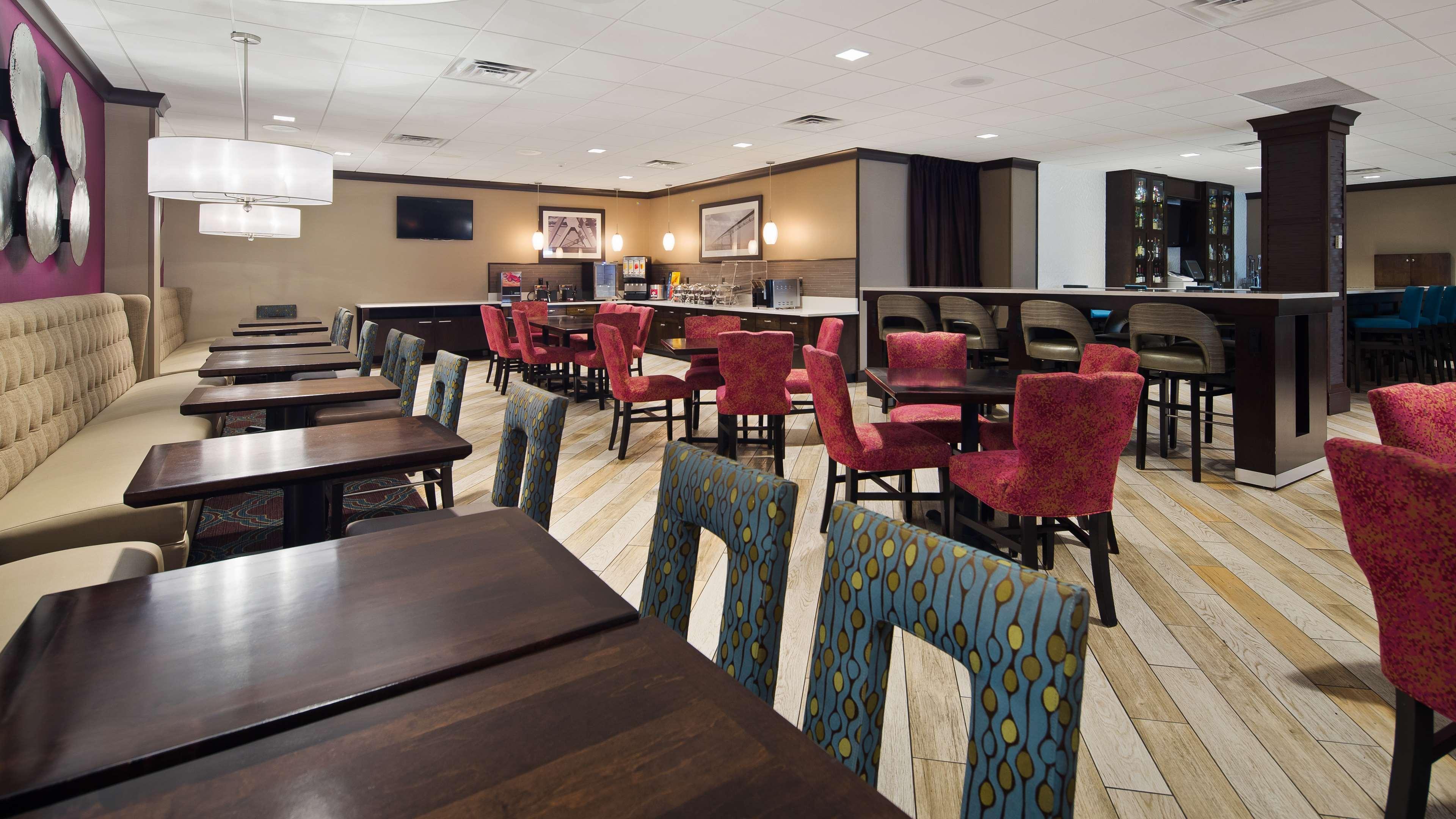 Best Western Plus Kingston Hotel And Conference Center Exterior photo
