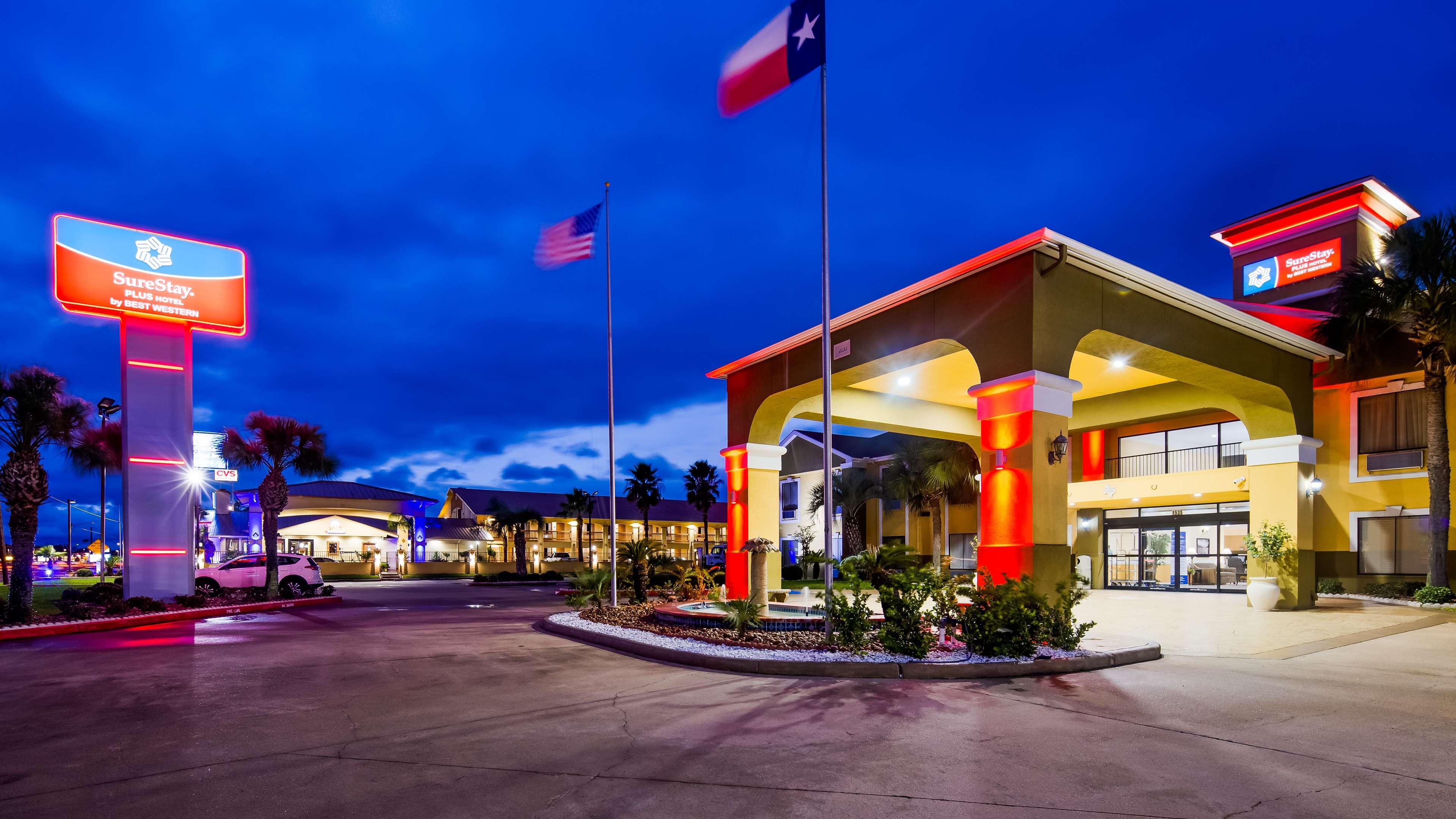 Best Western Plus Kingston Hotel And Conference Center Exterior photo