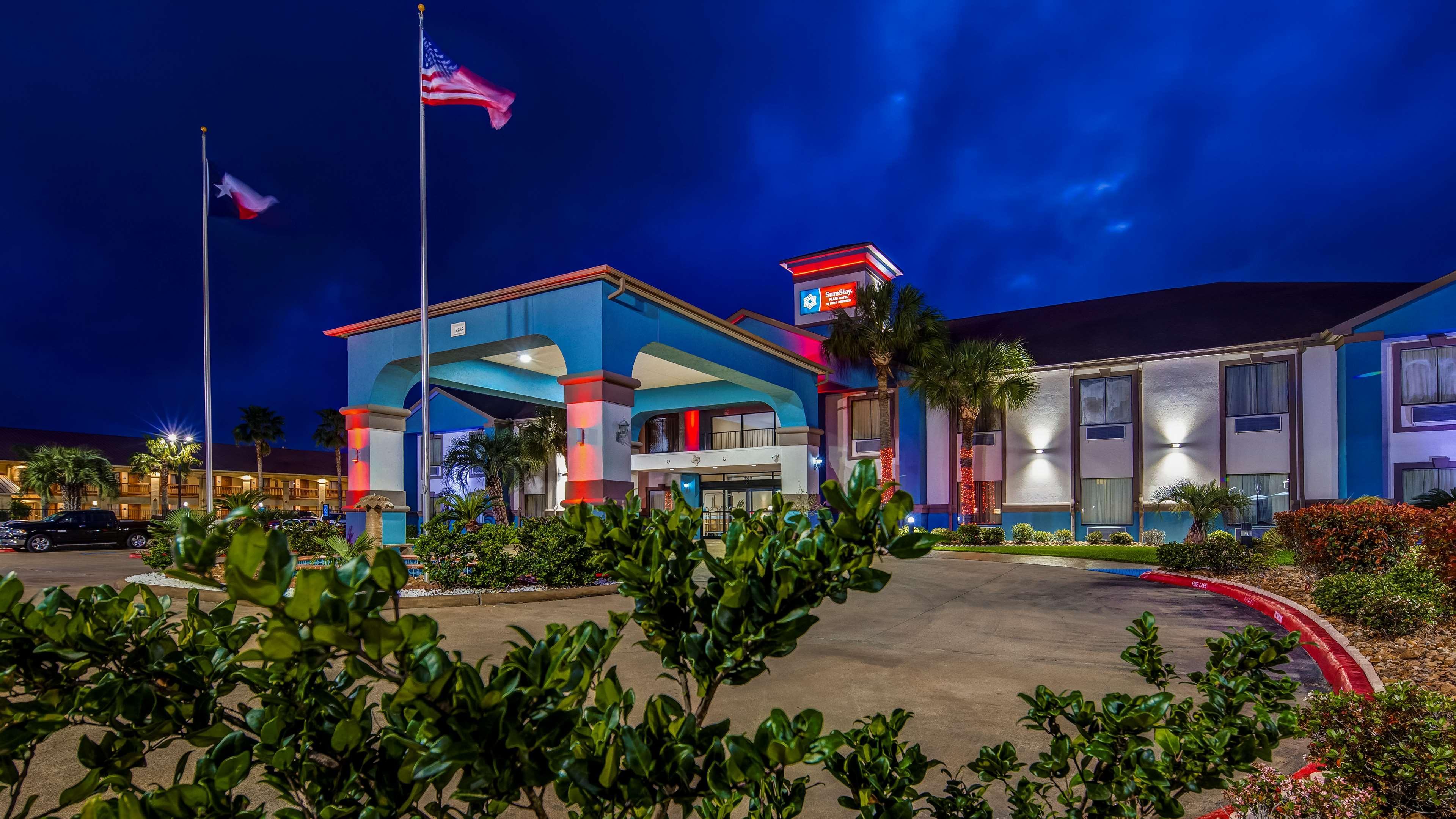 Best Western Plus Kingston Hotel And Conference Center Exterior photo