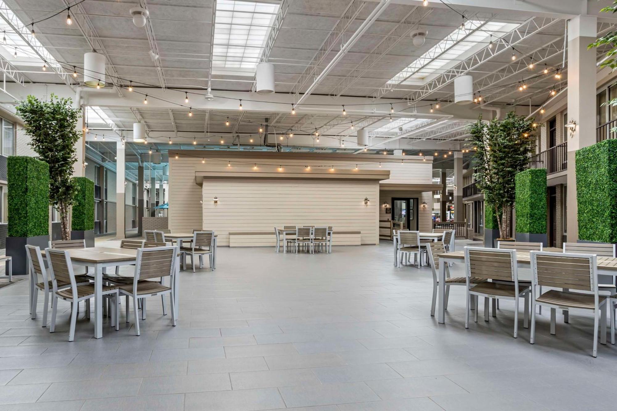 Best Western Plus Kingston Hotel And Conference Center Exterior photo