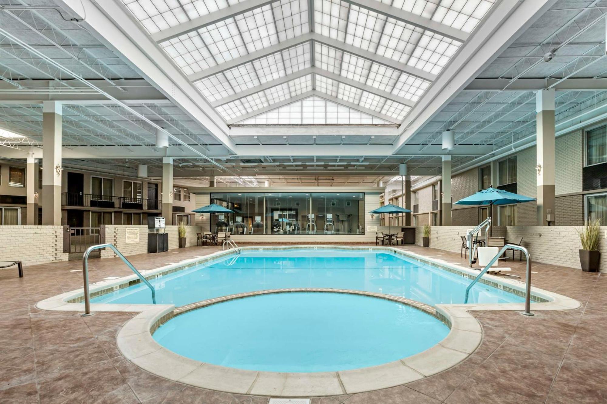 Best Western Plus Kingston Hotel And Conference Center Exterior photo