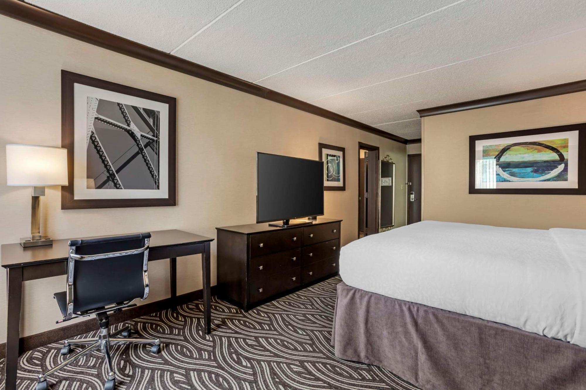 Best Western Plus Kingston Hotel And Conference Center Exterior photo